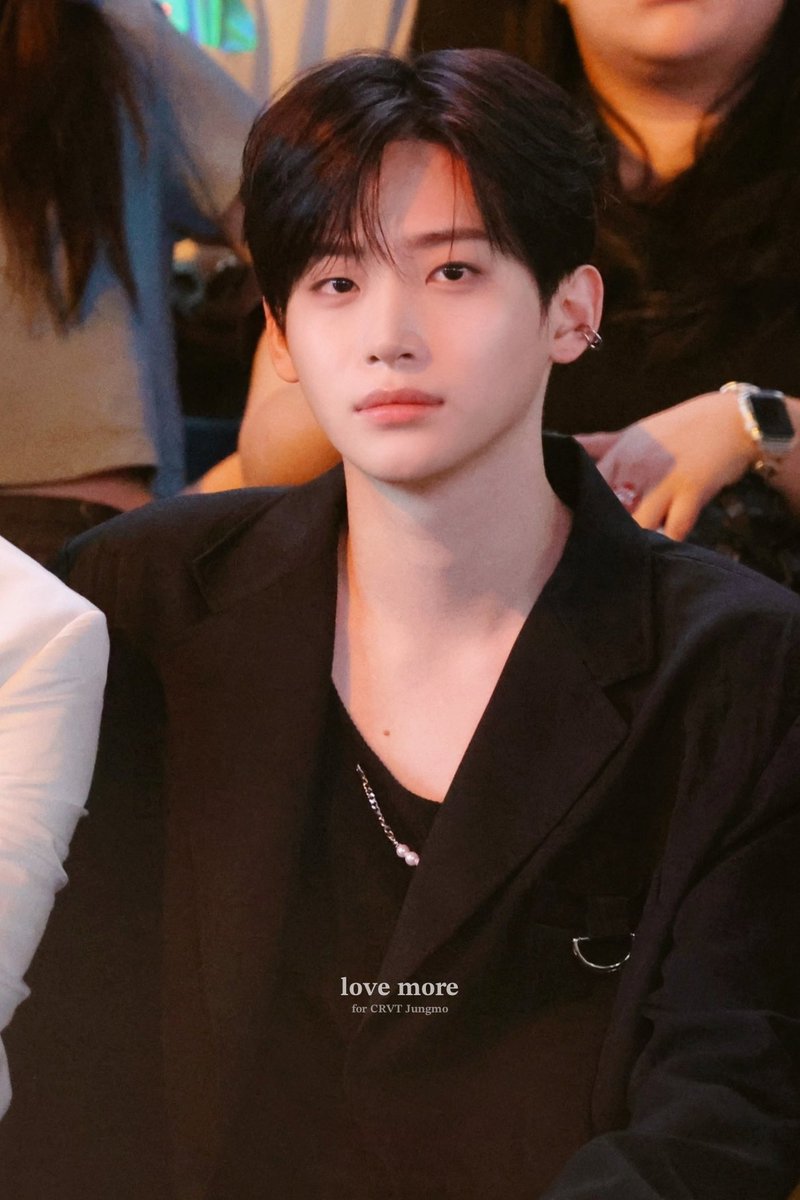 "아저씨가 뭐가좋다고..."