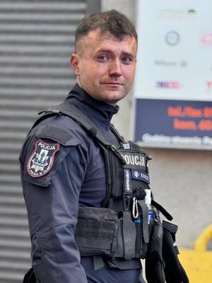 KWP_Olsztyn's tweet image. 👮‍♂️🚓 Policjanci z Olsztynka pierwsi na miejscu pożaru w centrum miasta 🔥.
Sprawdzili pomieszczenia (brak poszkodowanych), zabezpieczyli teren i przygotowali dojazd dla 🚒.
Szybka reakcja = bezpieczeństwo! 💪

#Policja #Olsztynek #Bezpieczeństwo #Pożar

Więcej na ten temat 👇