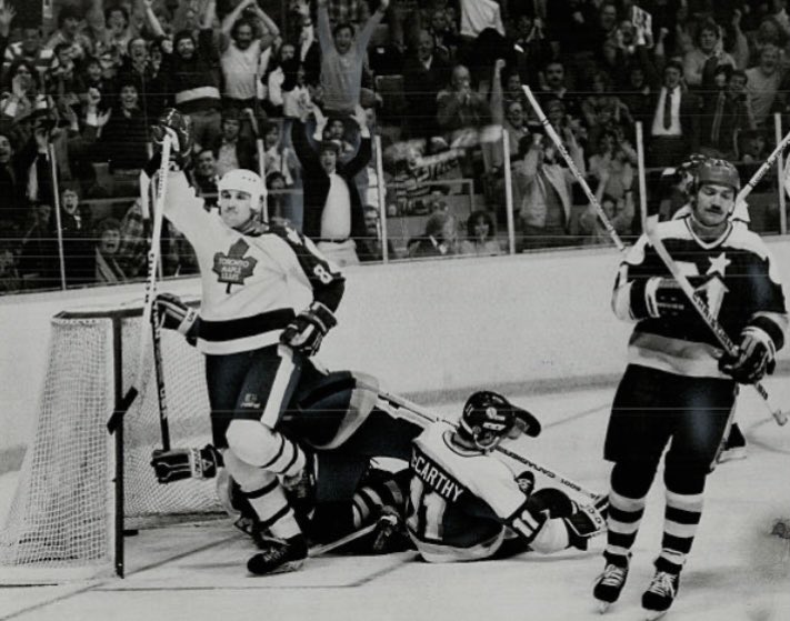 HarryHaris48861's tweet image. Walt Poddubny of the Toronto Maple Leafs scores a goal against the Minnesota North Stars. #WaltPoddubny #TorontoMapleLeafs #Toronto #MapleLeafs #hockey 🏒 🥅
