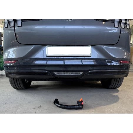 Mike_M_Klotz's tweet image. It may be ridiculously childish, but I will never not laugh at the European hitch system.