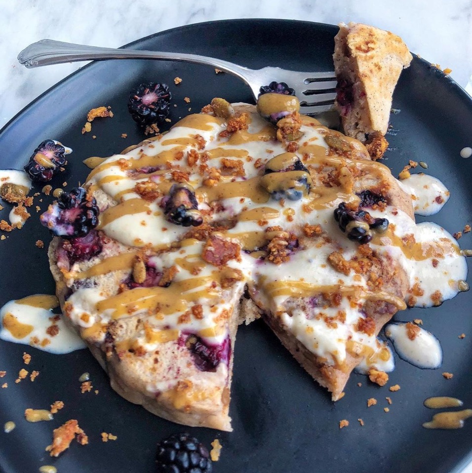 beefreeGF's tweet image. Fluffy. Golden. Irresistible.
Happy National Pancake Day to the real breakfast MVP. 🏆 #PancakeDay 

#granola #glutenfreepancake @munchin.withmar credit to the beautiful stack 📷