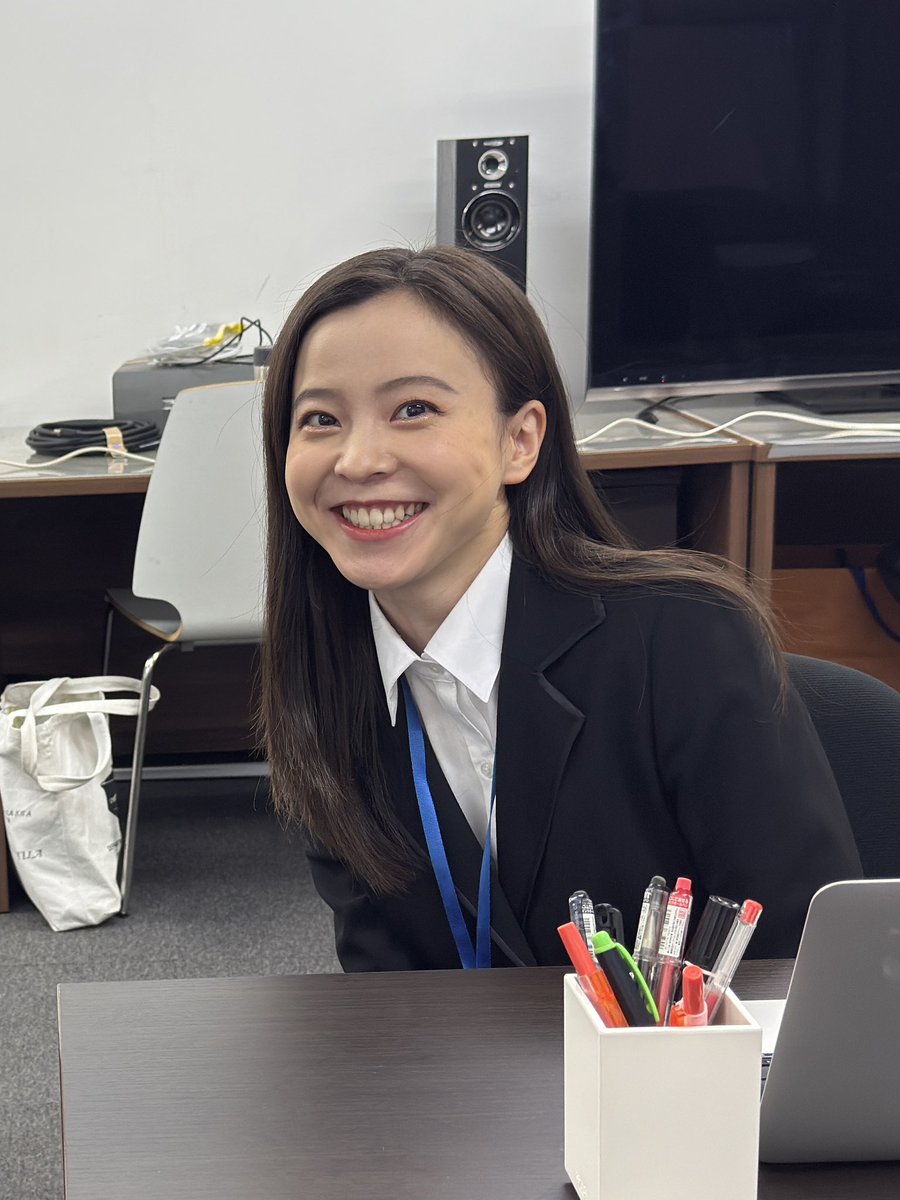 ひな♡ だーいすきないつめんがお花とデジカメと色紙くれた😭😭 色紙は