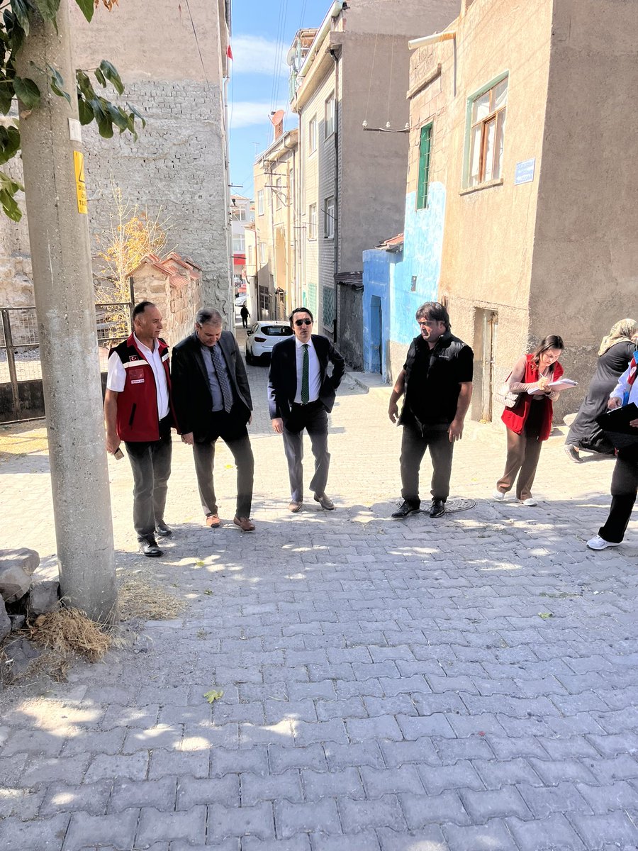 📍FeneseAşağı

Kaymakamımız Sayın Selim ÇOMAKLI, mahalle ziyaretleri kapsamında FeneseAşağı  Mahallesini ziyaret ederek mahalle sakinleri ile cuma namazı sonrası hasbihal etti. Vatandaşlarımızın sorun ve taleplerini dinledi.
<a href="/kayserivaliligi/">T.C.Kayseri Valiliği</a> 
<a href="/KaymakamComakli/">Selim Çomaklı</a>