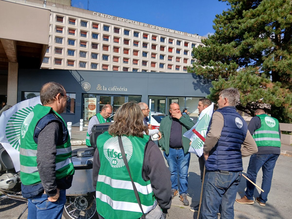 FDSEA Vendée (@fdseavendee) on Twitter photo 🟢🔴vérification des origines #fnsea #fnsea85 et <a href="/JAVendee/">JA de Vendée</a> à l'hôpital de la Roche sur Yon. Viande 🐂🇨🇵,🐷🇨🇵,🐔🇨🇵. C'est beaucoup mieux depuis la dernière visite il y a 10ans. Mais quid des produits transformés? Aucune indication. 🟢🔴vérification des origines #fnsea #fnsea85 et <a href="/JAVendee/">JA de Vendée</a> à l'hôpital de la Roche sur Yon. Viande 🐂🇨🇵,🐷🇨🇵,🐔🇨🇵. C'est beaucoup mieux depuis la dernière visite il y a 10ans. Mais quid des produits transformés? Aucune indication.