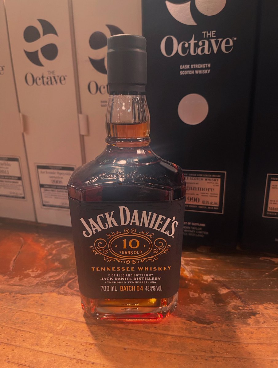 ジャックダニエルスクラッチ本日からやっております！

Tシャツ、バンダナ、レコードバッグ狙って
皆様じゃんじゃか引いてください🤭

ジャックダニエル10年(ハーフ500円)
ハーフショットで1回、ワンショットで2回引けます！
皆様ぜひご参加ください☺️