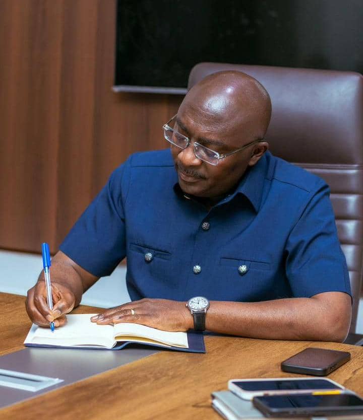 AbrefaKG's tweet image. The Next and Future President of Ghana Dr.@MBawumia..
The future is indeed and undoubtedly Bright 🌞..

#DMB28
#Itisstillpossible 

@Gen_Buhari_ @CASTINBILLZ @DashelleAdu @FAnnohDompreh @ForVolta @GenZForBawumia