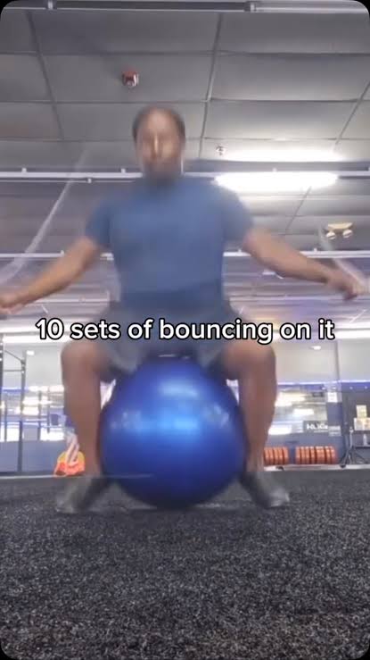 EMPORIOSMOM's tweet image. Speedwagon commentating on Jonathan's fights