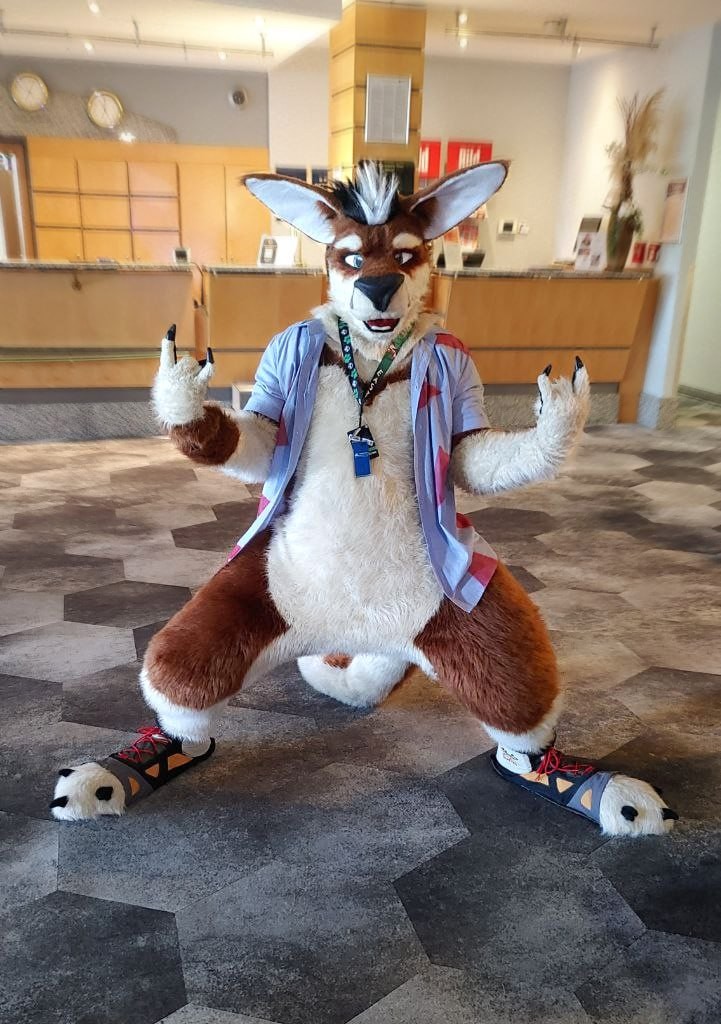 Radical!   
Happy weekend everyone! :3
#FursuitFriday 

(Photo taken by Shorty at the #east13 )