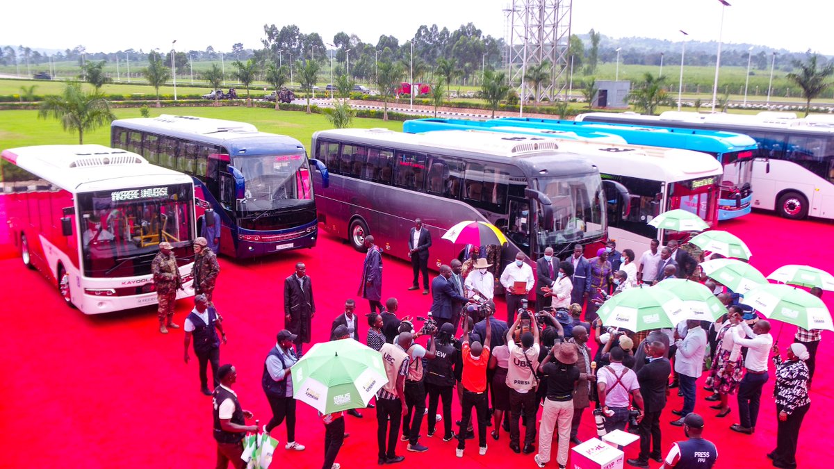 StateHouseUg's tweet image. H.E. @KagutaMuseveni today inaugurated the @KiiraMotors Vehicle Plant in Jinja, which is Africa's largest and most advanced bus manufacturing facility. This milestone reinforces Uganda's position as a leader in mobility innovation and industrialization.