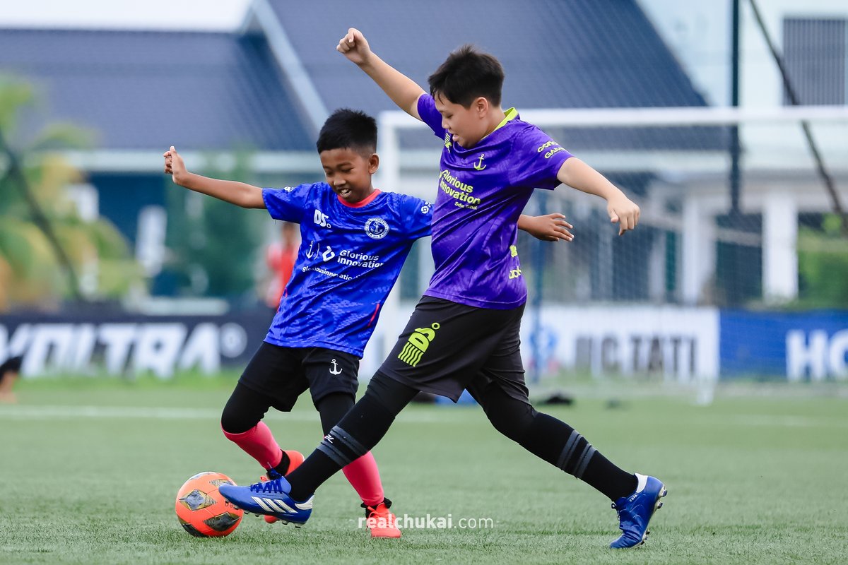 Friday training with Real Chukai Football Academy 🙌

⚓️🔴🔵

#theanchors
#realchukaifootballacademy
#realchukaifc