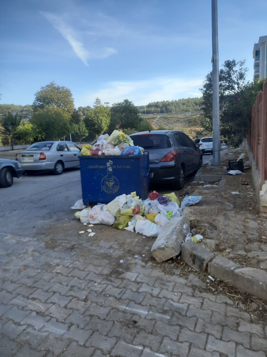 Çöpler neden tekrar birikmeye başladı, yine mi grev,çalışanlar nerede,neden Çöpler toplanmıyor <a href="/BucaBld/">Buca Belediyesi</a> <a href="/gorkemdumanbuca/">Görkem Duman</a>