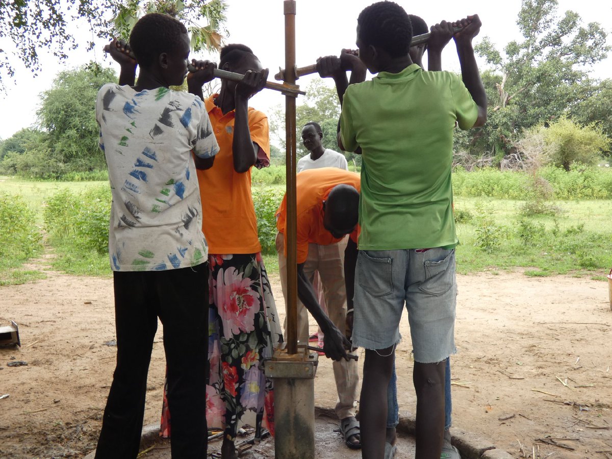 waterisbasic's tweet image. 💧 Safe water is back at Maliai Primary School!

After 5 days without clean water, 59 households &amp;amp; students now have reliable access again. Amou, 22, says the repair is “life-saving” for her community. 🌍✨ 

#CleanWater #SouthSudan #WaterIsBasic