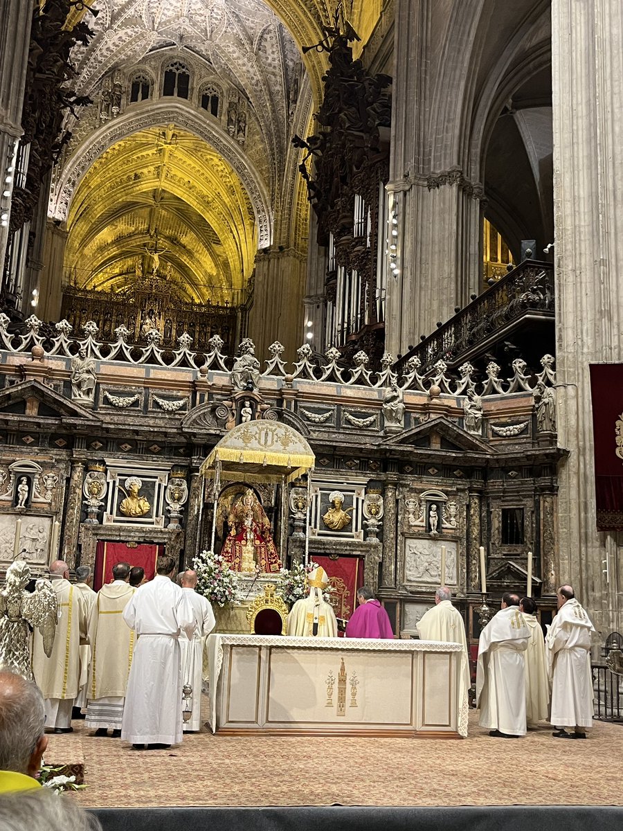 Con la Eucaristía del 24 en la que presentamos los proyectos de la Casa y el Jubileo Educativo de Diócesis en la Catedral el día 25, damos inicio a este curso.Seguimos ilusionados con nuestra misión como educadores y evangelizadores de nuestros jóvenes.
