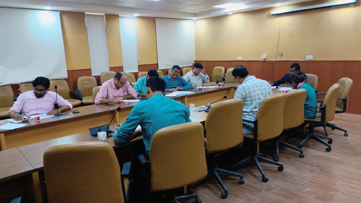 राजभाषा पखवाड़ा के अंतर्गत दिनाँक 24.09.2025 को संस्थान में अधिकारियो एवं कार्मियों हेतु टिप्पण एवं आलेखन (पत्राचार) प्रतियोगिता  का आयोजन किया गया