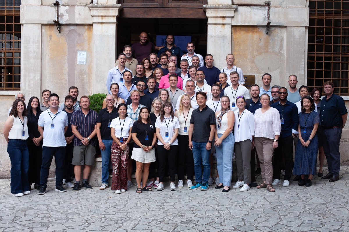 NL_sporter's tweet photo. 𝗟𝗮𝘁𝗲𝗻 𝘄𝗲 𝗺𝗲𝗲𝗿 𝗸𝗿𝗮𝗰𝗵𝘁𝗲𝗻 𝗯𝘂𝗻𝗱𝗲𝗹𝗲𝗻! 🙏🏻
De gezamenlijke meeting met de World Players Association en European Athletes and Players Association was helder: samen creëren we een niet te stoppen beweging om de positie van onze atleten echt te versterken.
#EAPA https://t.co/8rHU9c21gm