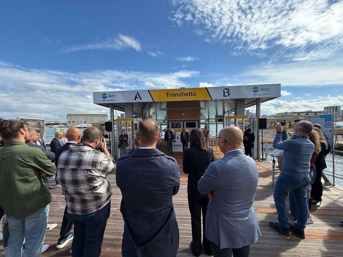 Comune di Venezia on X: "⛴️Inaugurato il nuovo approdo del servizio di trasporto pubblico di linea, Tronchetto A/B! 🔹L'intervento di riqualificazione è connesso a quello dell'approdo gemello di Tronchetto Mercato, posizionato lungo