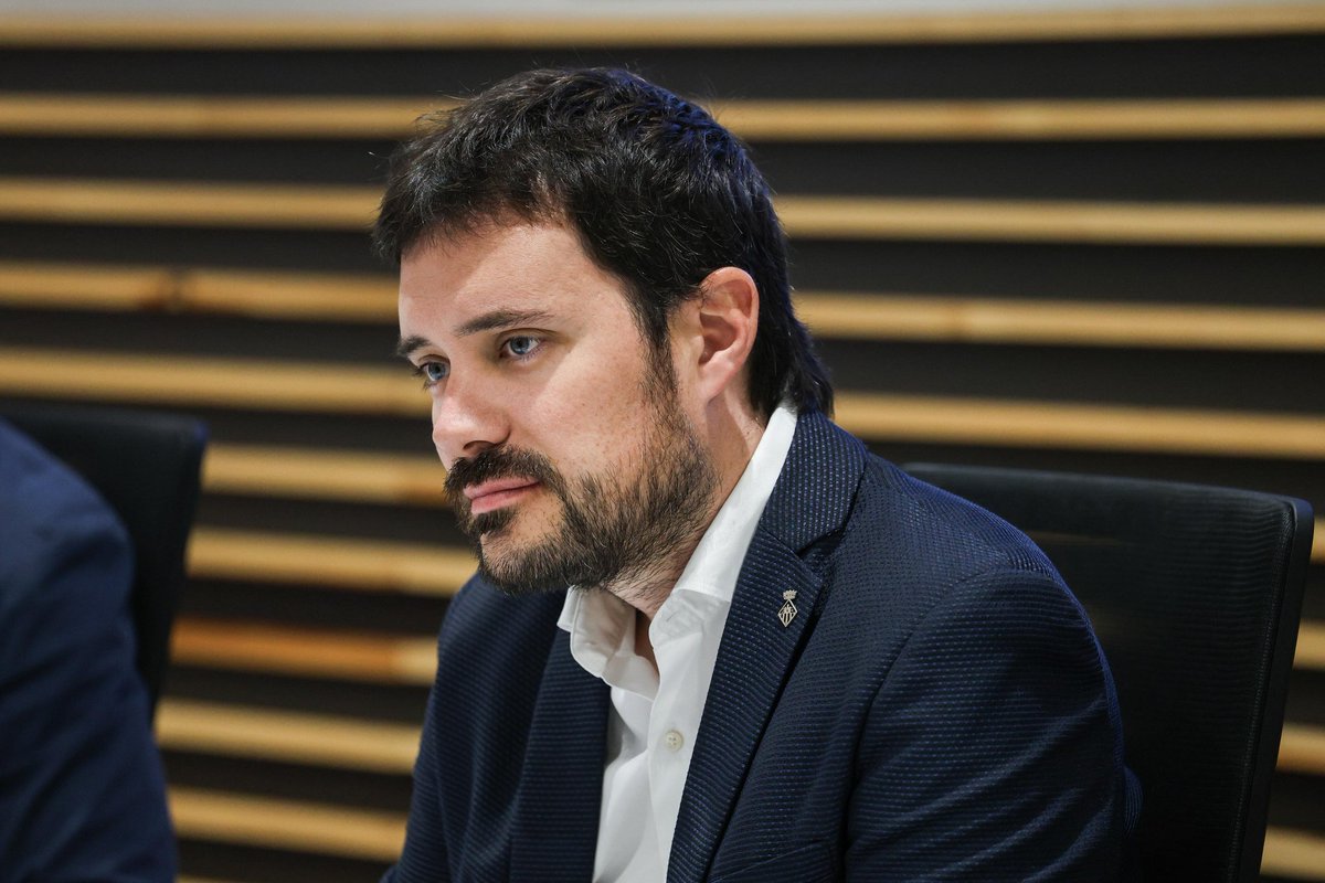 PLE MUNICIPAL 📝 <a href="/bernatpicornell/">Bernat Picornell Grenzner</a> sobre la ocupació ➡️ 'Vox vol generar inseguretat, vol el caos per pur electoralisme. Treballen perquè la societat santcugatenca vagi a pitjor.' #SantCugat #plestc 📸 <a href="/lalipuigphoto/">Lali Puig</a>