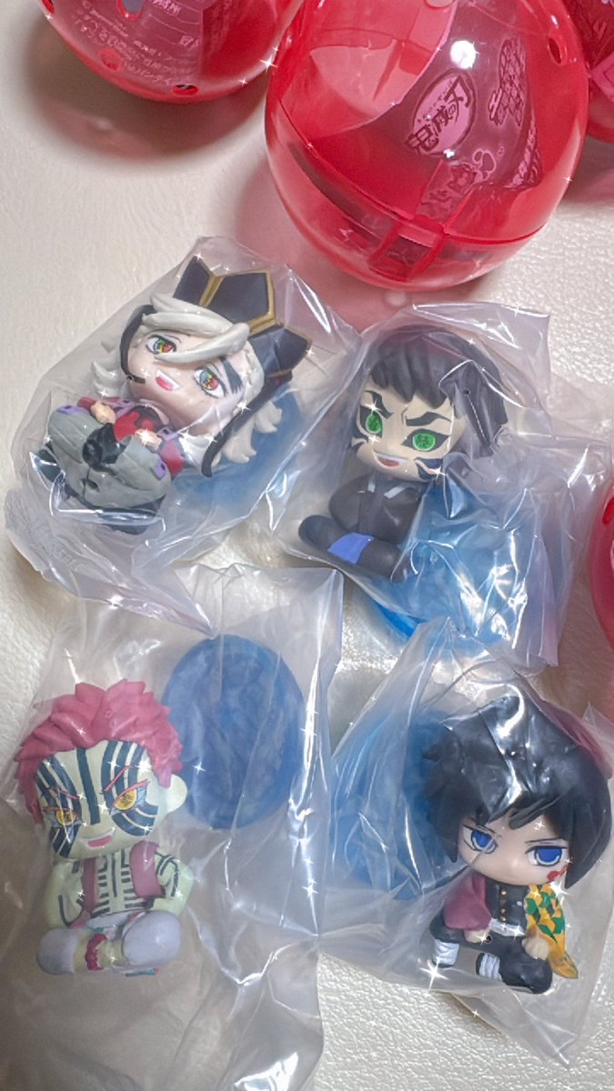 近所にあるから回してきた🤍
被りなしでした🥺
5回目回したら炭治郎でたかな…笑