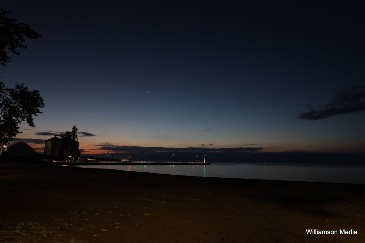 Colin Williamson (@colinwxchaser) on Twitter photo Good morning, as the sun kisses the night sky away at the Oshawa lakefront, all these students got to watch the amazing sunrise. How beautiful is that.  Happy Friday folks get out and do what ya love Good morning, as the sun kisses the night sky away at the Oshawa lakefront, all these students got to watch the amazing sunrise. How beautiful is that.  Happy Friday folks get out and do what ya love