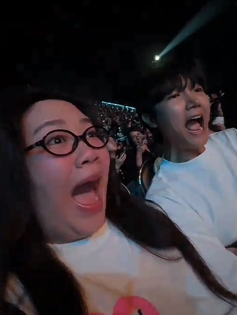 จูเนียร์มาร์ค                                           สาววาย

555555555555555555555555🤣