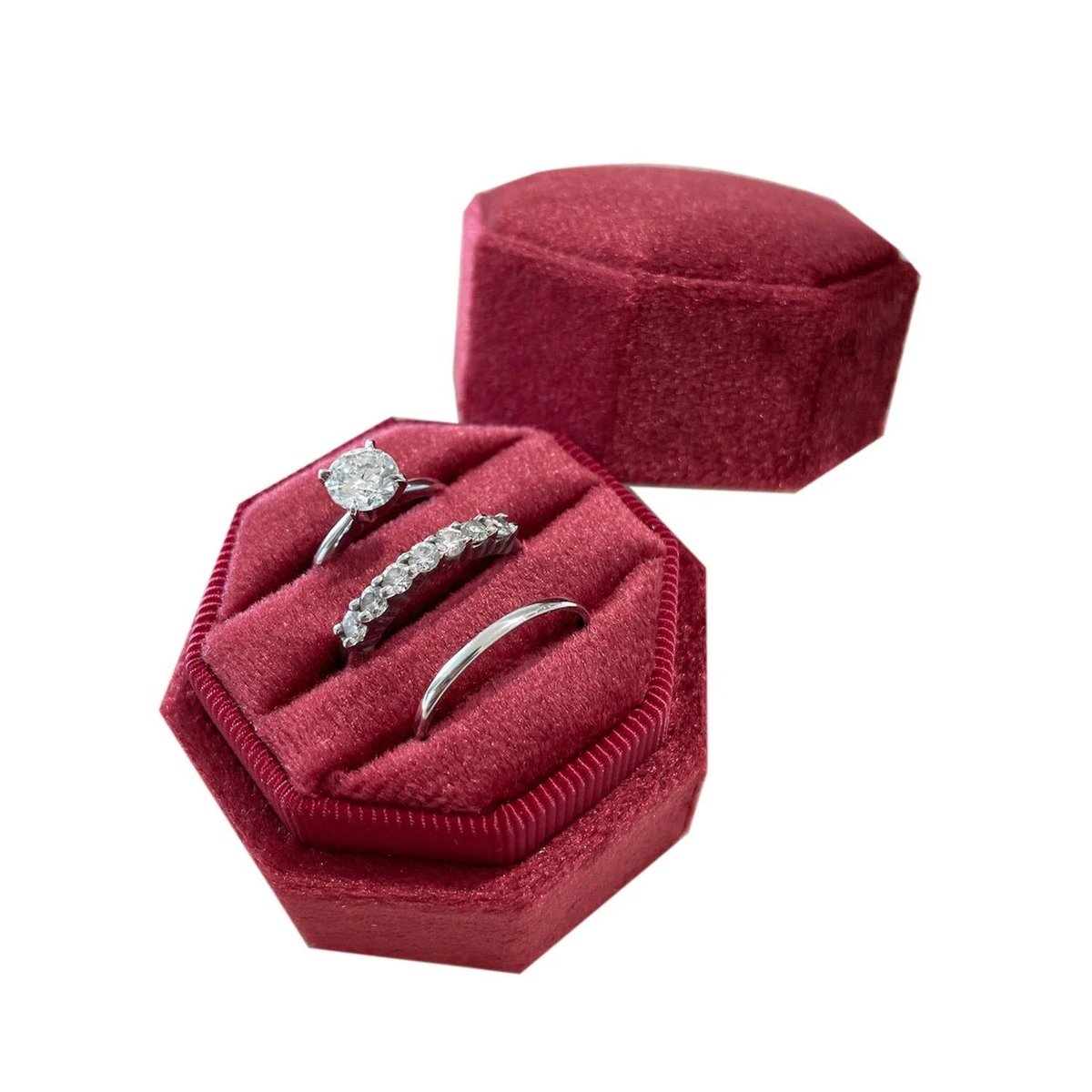 moss_shields's tweet image. Elegant storage for life&apos;s special moments. This velvet octagon box holds rings and jewelry securely, perfect for proposals, weddings, or gifting. #RingBox #WeddingPlanning #GiftIdea #JewelryStorage 

mossshields.net/products/octag…