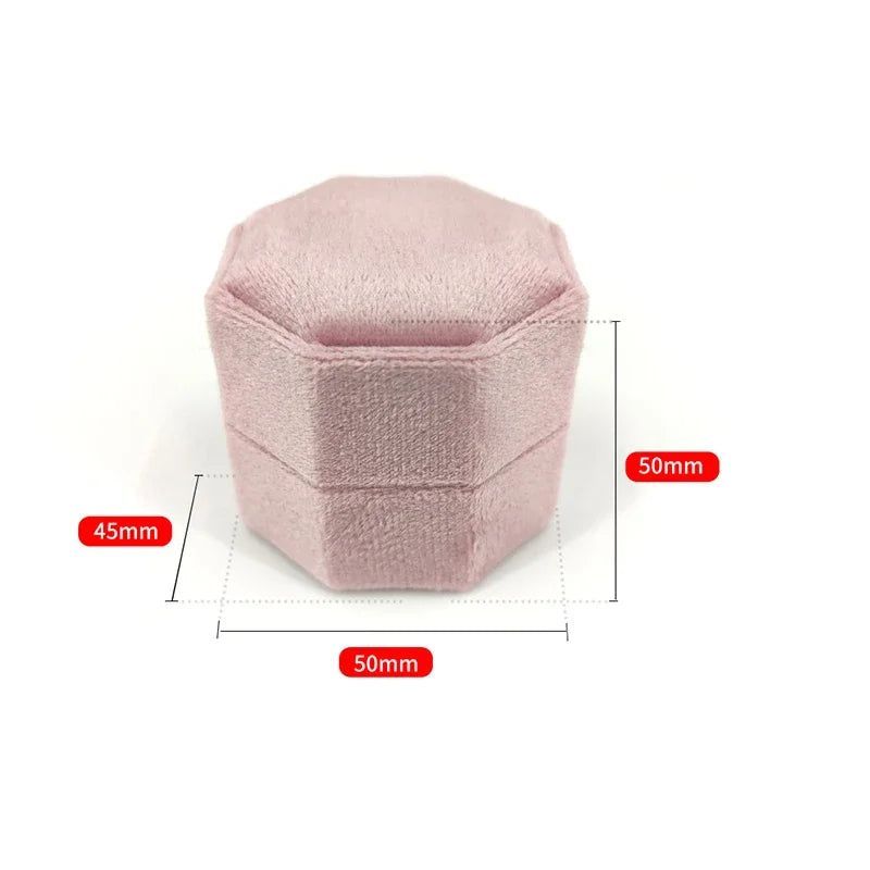 moss_shields's tweet image. Elegant storage for life&apos;s special moments. This velvet octagon box holds rings and jewelry securely, perfect for proposals, weddings, or gifting. #RingBox #WeddingPlanning #GiftIdea #JewelryStorage 

mossshields.net/products/octag…