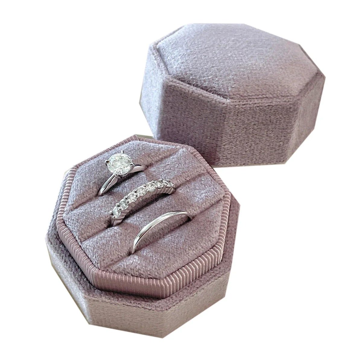 moss_shields's tweet image. Elegant storage for life&apos;s special moments. This velvet octagon box holds rings and jewelry securely, perfect for proposals, weddings, or gifting. #RingBox #WeddingPlanning #GiftIdea #JewelryStorage 

mossshields.net/products/octag…