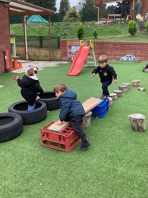 SPS_Watford's tweet photo. 🔥 The floor is lava! Our Nursery had a blast building balance, teamwork &amp; imagination 🌟
🍿 Meanwhile, chefs in the mud kitchen whipped up “popcorn cereal”!
Learning happens everywhere. 
Now welcoming new Nursery applications – join the adventure today! #EarlyYears #Admissions https://t.co/vBWq68DR49