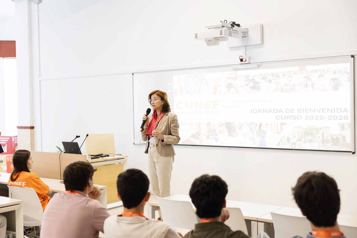 CUNEF Universidad ha iniciado el curso 2025-2026 consolidando su proyecto orientado hacia la excelencia docente e investigadora. 

La institución acoge a 285 profesores y 4.900 estudiantes matriculados en titulaciones oficiales de grado y postgrado e incorpora novedades en su