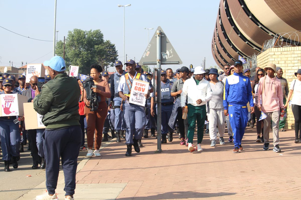SAPoliceService's tweet photo. #sapsFS In a powerful demonstration of unity and resistance, the Free State PC, Lt Gen Baile Motswenyane, led a provincial march against #PoliceKillings and #GBVF in Mangaung, aimed to send a clear message: the community, government, and law enforcement must stand together against all forms of violence.
The march brought together a wide array of stakeholders from across society, each lending their voice and presence to the cause. Participants included representatives from various government departments, non-governmental organizations (NGOs), and faith-based institutions. Among those in attendance were the Ministers Fraternal, represented by Bishop Jingoes, and members of Buang Basadi, represented by Me Thoko Nogabe and Me Dipolelo Hou.
Lt Gen Motswenyane emphasized the importance of collective action in addressing the ongoing threats faced by police officers, women, children, and vulnerable members of society. โWe cannot sit back while our police officers are targeted, and our communities continue to suffer from senseless violence. This is a fight for all of us,โ she said.
Members of the #SAPS came out in full force, with personnel from various components and management joining the walk through the streets of Mangaung. Their participation underscored the seriousness of the message and the commitment of law enforcement to lead by example.
Stakeholders reiterated that violence against police officials and acts of GBVF are not issues that can be tackled in isolation. The collaborative nature of the march highlighted a shared responsibility in creating safer communities for all. #EndGBVF ME