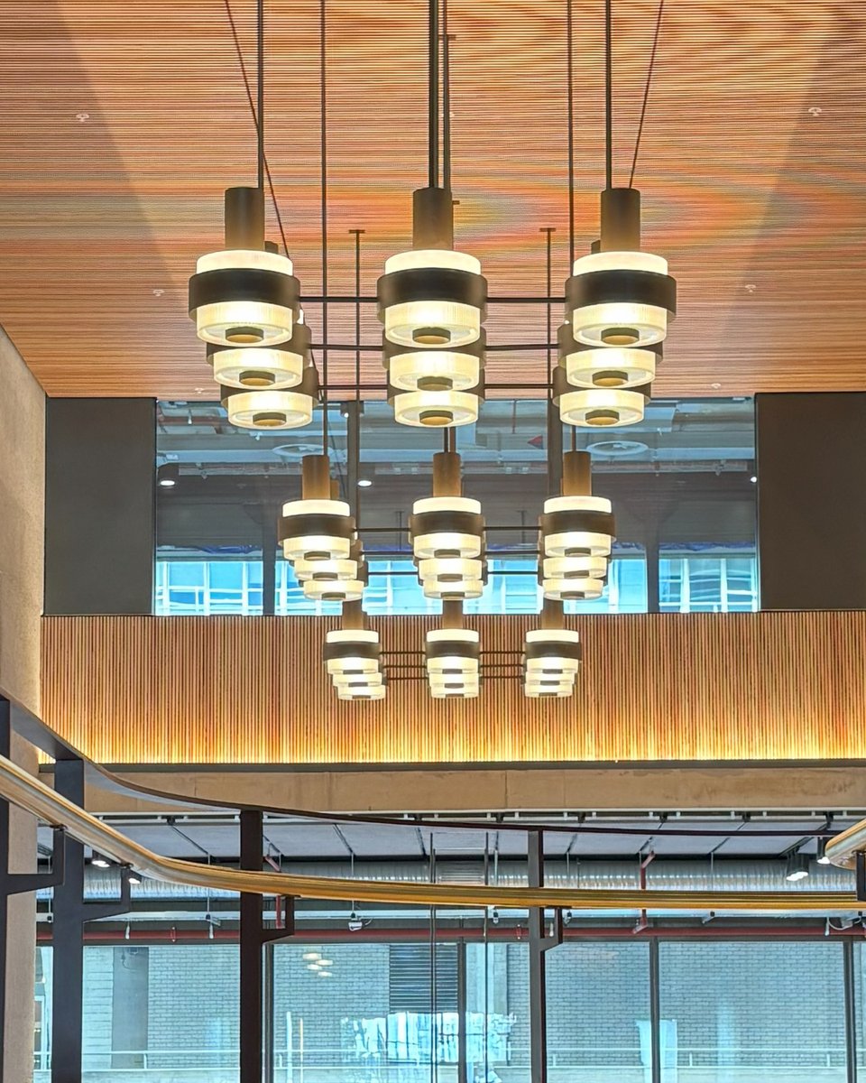 DALlighting's tweet photo. The 76 Upper Ground has undergone a complete refurbishment led by AHMM, transforming it into a low-carbon, modern office space while preserving its architectural heritage.

DAL worked with the architects and Speirs Major to manufacture bespoke lighting used in the entrance lobby. https://t.co/hAyPg62eqP