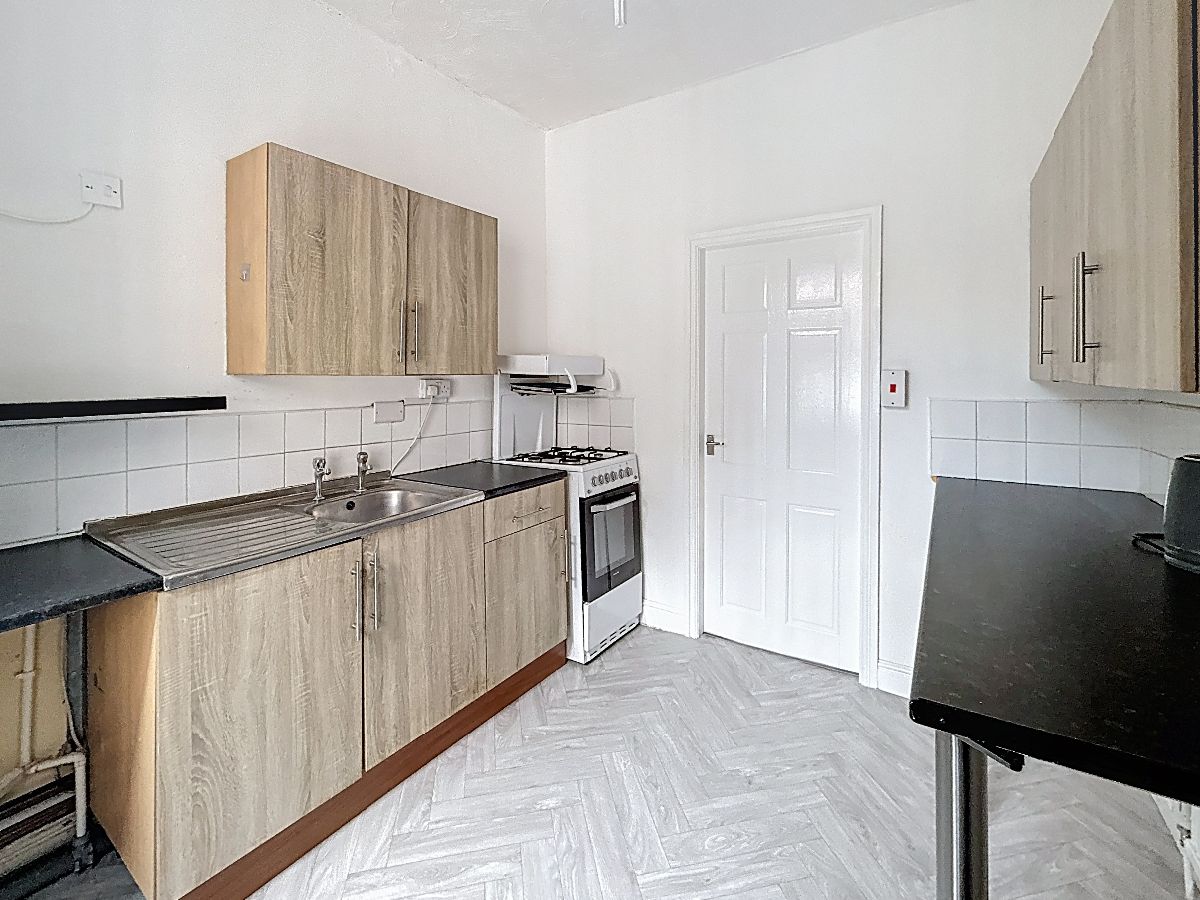 New to market - 2 Bed Flat, King Street, Stoke-on-Trent, ST3 1EZ, £650pcm. View details: wardsproperty.co.uk/propertydet.as…