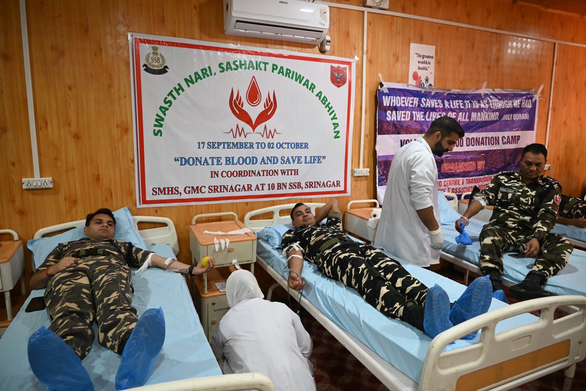 10BnSSB_INDIA's tweet image. #SwasthNariSashaktParivarAbhiyaan के अंतर्गत @10BnSSB_INDIA #Srinagar ने #SMHS Hospital के सहयोग से #BloodDonationCamp आयोजित कर मानवता व सामाजिक उत्तरदायित्व की प्रेरणादायी मिसाल पेश की। #SSB @SSB_INDIA #CAPFUnity @DSDadwal124885 @Brijesh0787 @SSBSHQSRINAGAR @diprjk