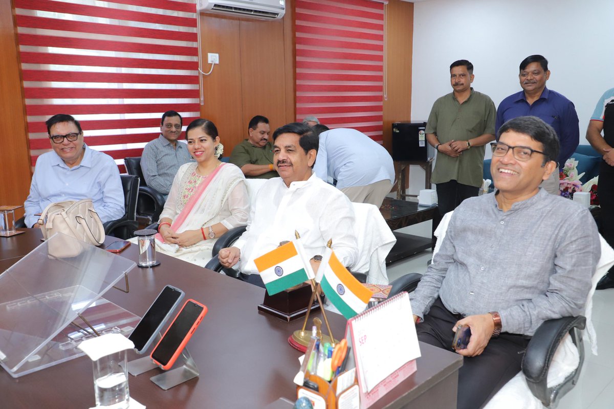 college_slc's tweet image. A special postal cover was officially released today commemorating Sashtipoorthi of SLC by India Post ⁦@PMOIndia⁩ ⁦@ugc_india⁩ ⁦@EduMinOfIndia⁩ ⁦@UnivofDelhi⁩ ⁦@IndiaPostOffice⁩ ⁦@narendramodi⁩ ⁦@dpradhanbjp⁩ ⁦@rashtrapatibhvn⁩ ⁦