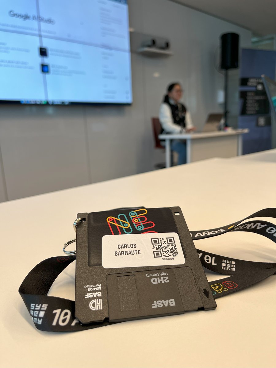 ch4rleston's tweet image. 🚀 Interesantes workshops en @Nerdearla!
🔹 Crea tu propio agente desde cero
Con Lesly Zerna (@leslysandra) y Nicolás Bello Camilletti (@nbellocam)
Mostraron cómo diseñar agentes inteligentes capaces de interactuar entre sí y con sistemas externos, y desplegarlos en entornos de…