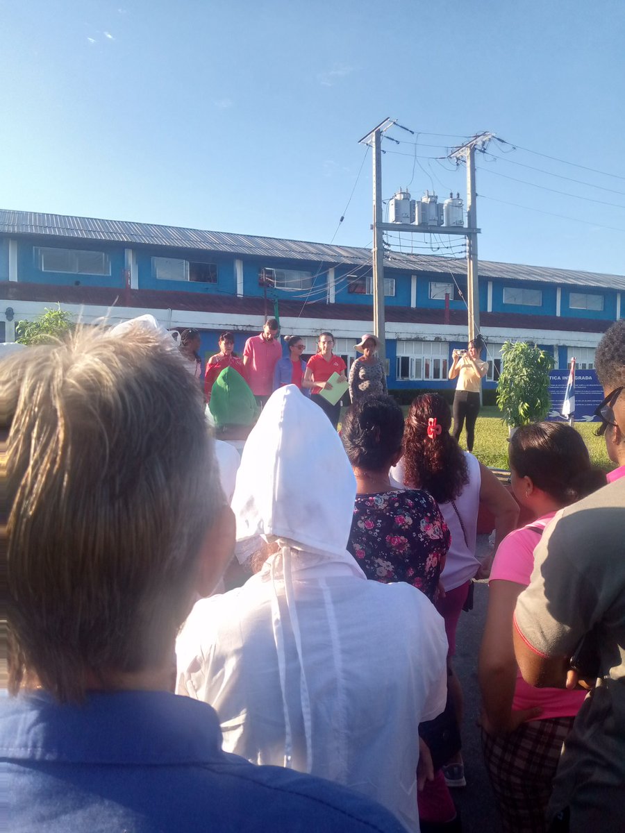 YoanSH1982's tweet photo. En la mañana de hoy en la ECV la conchita se celebra acto en ampolla a nuestro querido pueblo de Venezuela en contra de agresión militar por parte de los estados unidos de América #AgroalimPorCuba #PinarXNuevasVictorias https://t.co/6GtkkgtjFF