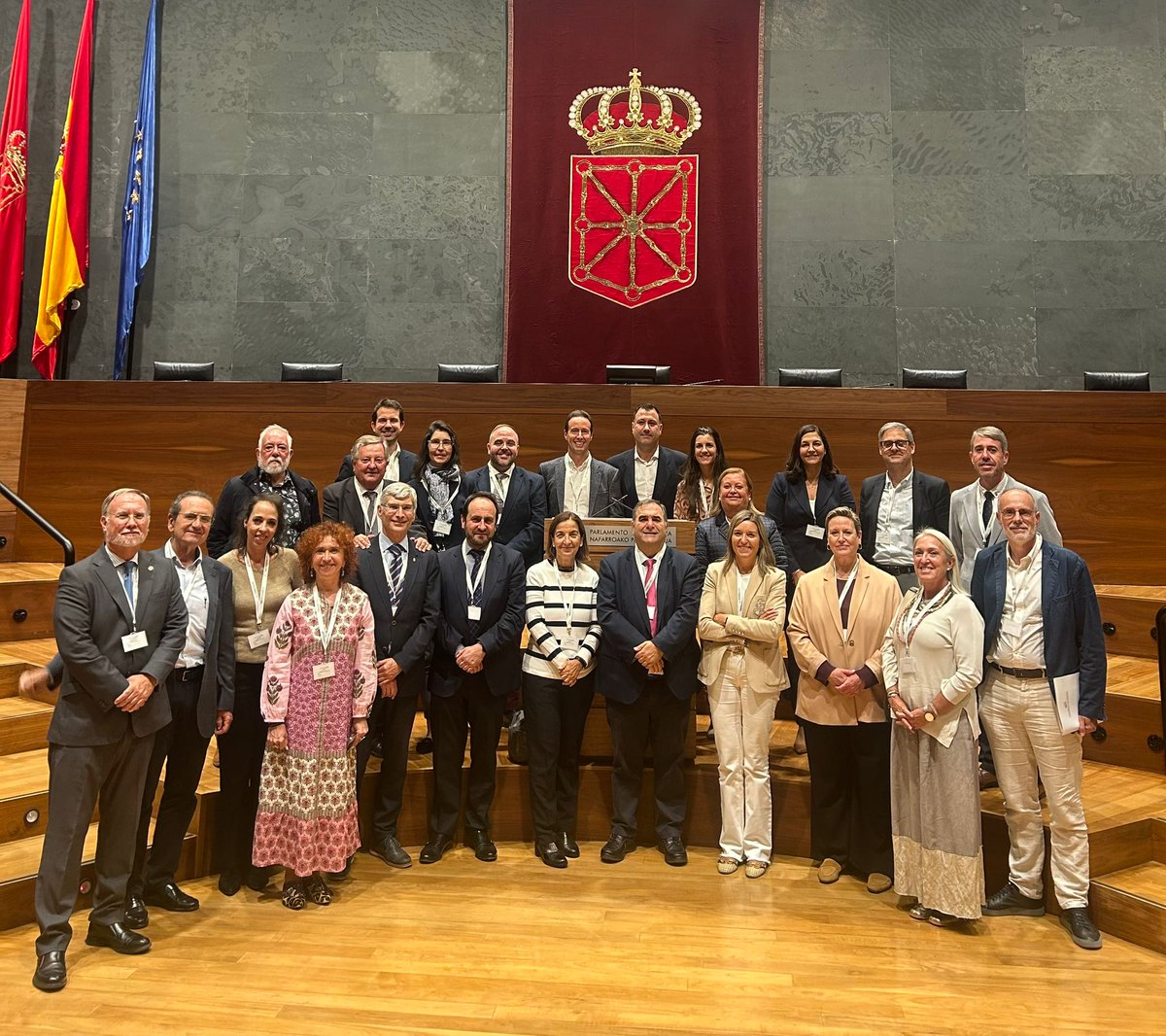 Ha estat un plaer assistir a les "XXVII Jornadas de la Asociación Española de Letrados de Parlamentos (AELPA)" i compartir idees i reflexions amb persones compromeses amb la democràcia i la comunicació parlamentària <a href="/marcossanchez78/">Marcos Sánchez</a> <a href="/jrekarte/">joseba santamaria</a> <a href="/RoberCamara/">Roberto Cámara Moreno</a> <a href="/csadaba/">Charo Sádaba</a>