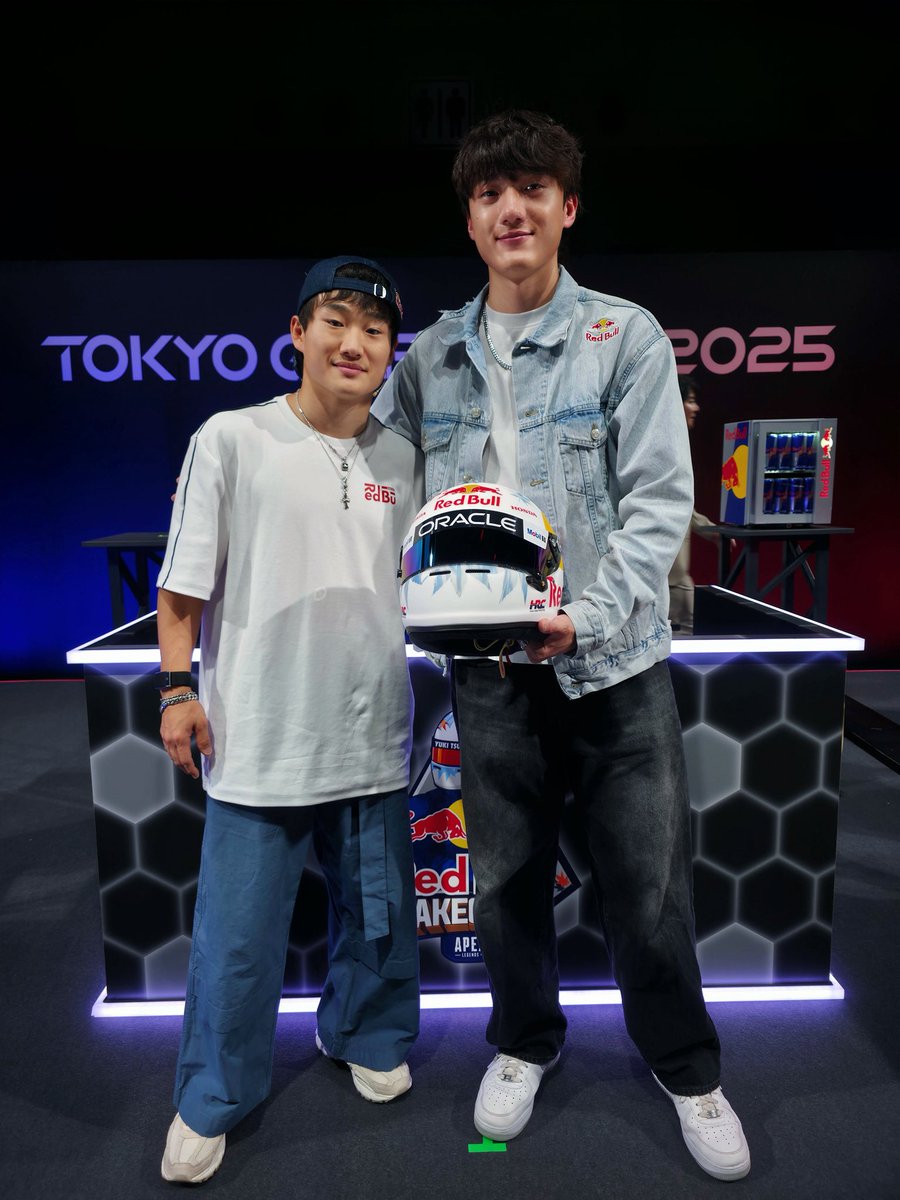 iiTzTimmy's tweet photo. Red Bull x Japan is truly something ❤️ Gaming with Yuki and to win MVP to get his helmet is unbelievable. So insane 🤟🏻

レッドブル×ジャパンは本当に最高だ❤️ユキとゲームして、MVPを取って彼のヘルメットをゲットするなんて信じられない。マジでヤバい🤟🏻 https://t.co/sGESbVM6so