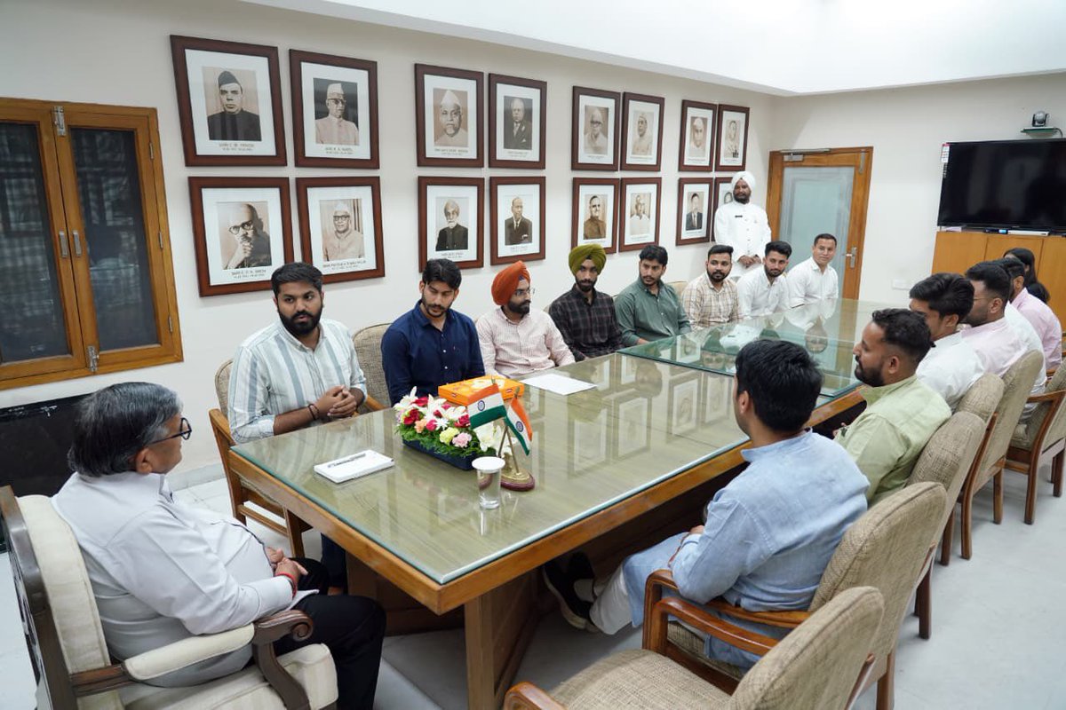 An ABVP delegation met the Hon’ble Governor of Punjab and Administrator, UT Chandigarh, Shri Gulabchand Kataria, following ABVP’s remarkable victory in the PUCSC Elections 2025. 

The delegation comprised newly elected PUCSC President Shri Gauravveer Sohal, North Zone Organizing