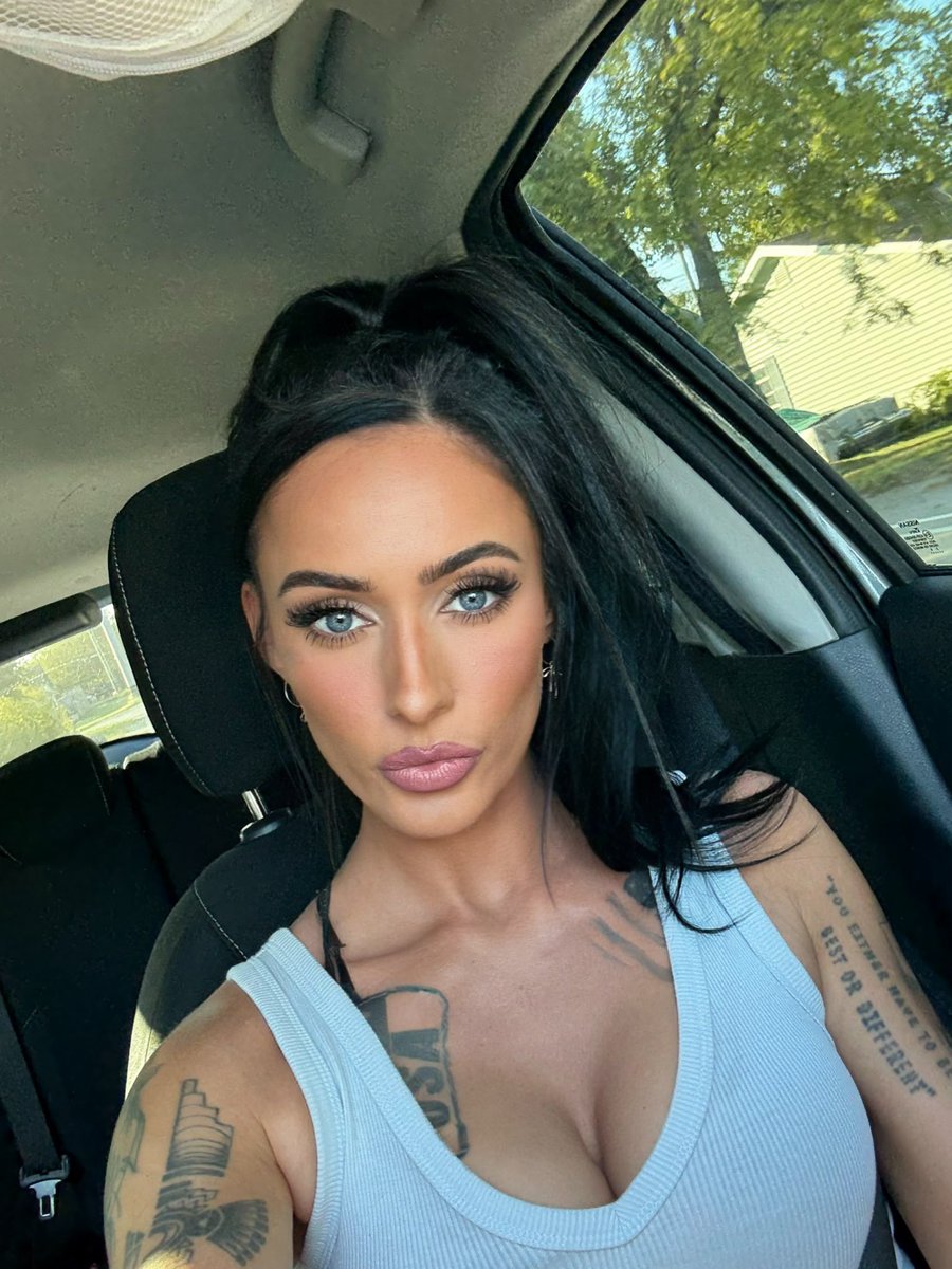 Idk why duck face has had a death grip on me since 2010