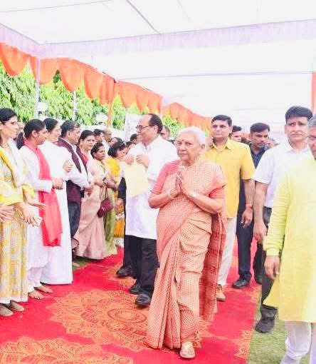 manjusingh955's tweet photo. उत्तर प्रदेश की माननीय राज्यपाल श्रीमती आनंदीबेन पटेल की प्रेरणा से आज राजभवन, लखनऊ में आयोजन संपन्न हुआ, जिसमें एकल अभियान के विद्यालयों से इस भव्य कार्यक्रम में 5100 कन्याओं का विधिवत पूजन किया गया @narendramodi @myogiadityanath 
@RSSorg @EkalBharat @blsanthosh 
@anandibenpatel https://t.co/OyTPU8six1