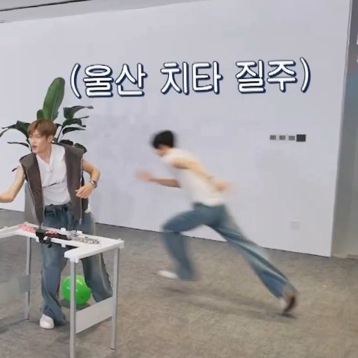 ddo5kkumybin's tweet photo. 원빈이 보스라이즈2 짤 벌써 탄생,
보법이 다른 달리기ㅋㅋㅋㅋ 
민첩한 하루 보내세요  네. https://t.co/Lh0YPsvxSV