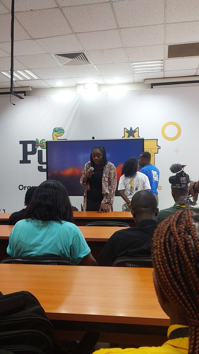 Donchaminade's tweet image. #PyConGhana2025 is officially started 🥳🇬🇭
You can join us because we just started and we are in the first step of this day with miss Afi's keynote...
