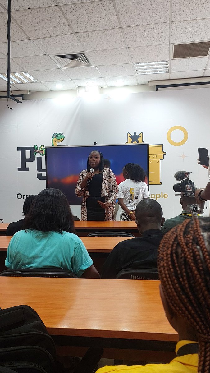 Donchaminade's tweet image. #PyConGhana2025 is officially started 🥳🇬🇭
You can join us because we just started and we are in the first step of this day with miss Afi's keynote...