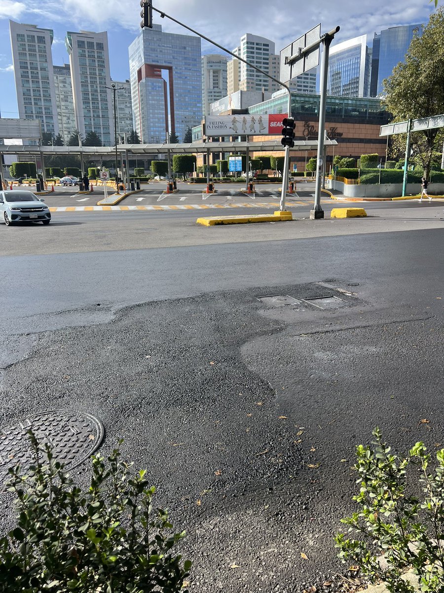 Marimar_F2's tweet photo. @carlosorvananos @SEGIAGUA @CuajimalpaGob Quedó resuelta la fuga y bache. Muchas gracias!!! https://t.co/Cma0u4wcVC