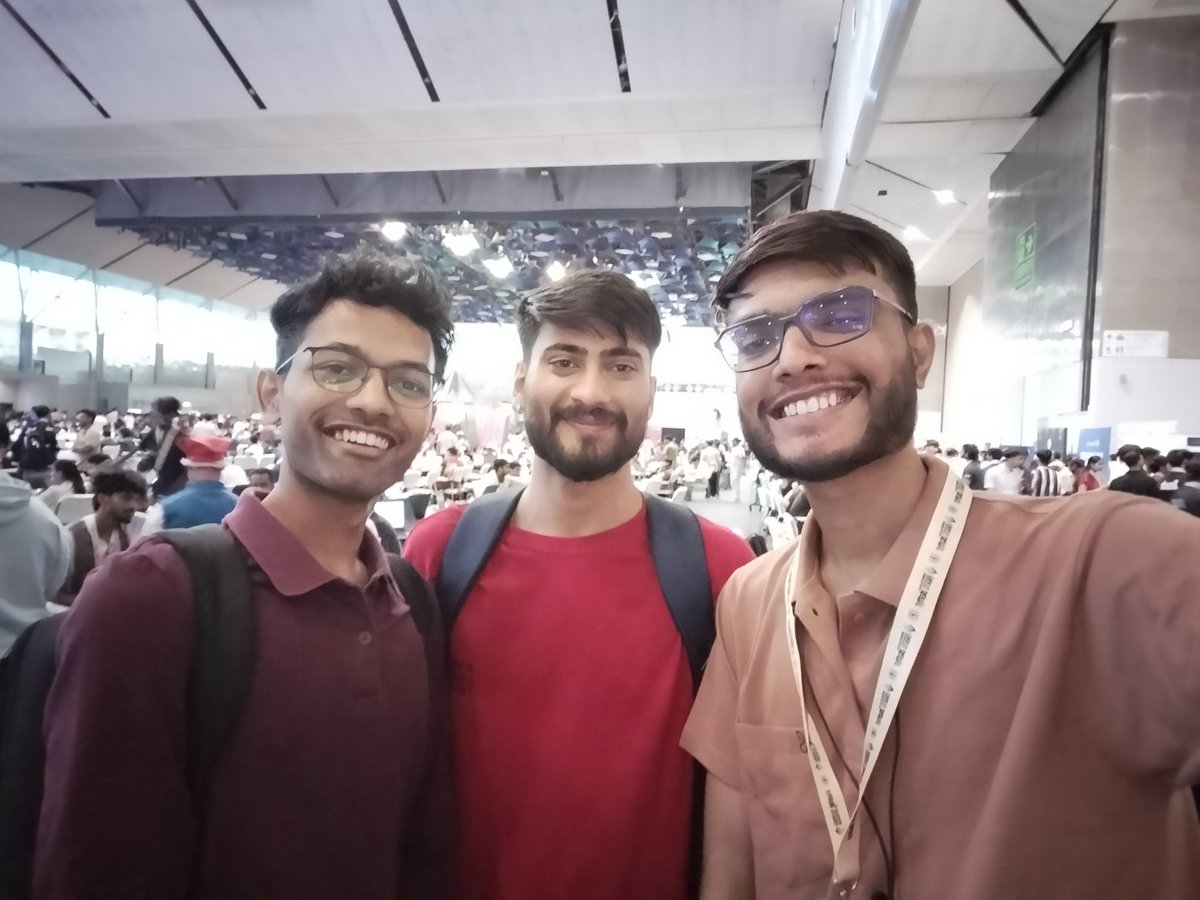 Just met <a href="/Chandan_Perla/">Chandan Perla</a> and <a href="/Dhruvstwt/">Dhruv</a> at <a href="/ETHGlobal/">ETHGlobal</a> new delhi 🤌