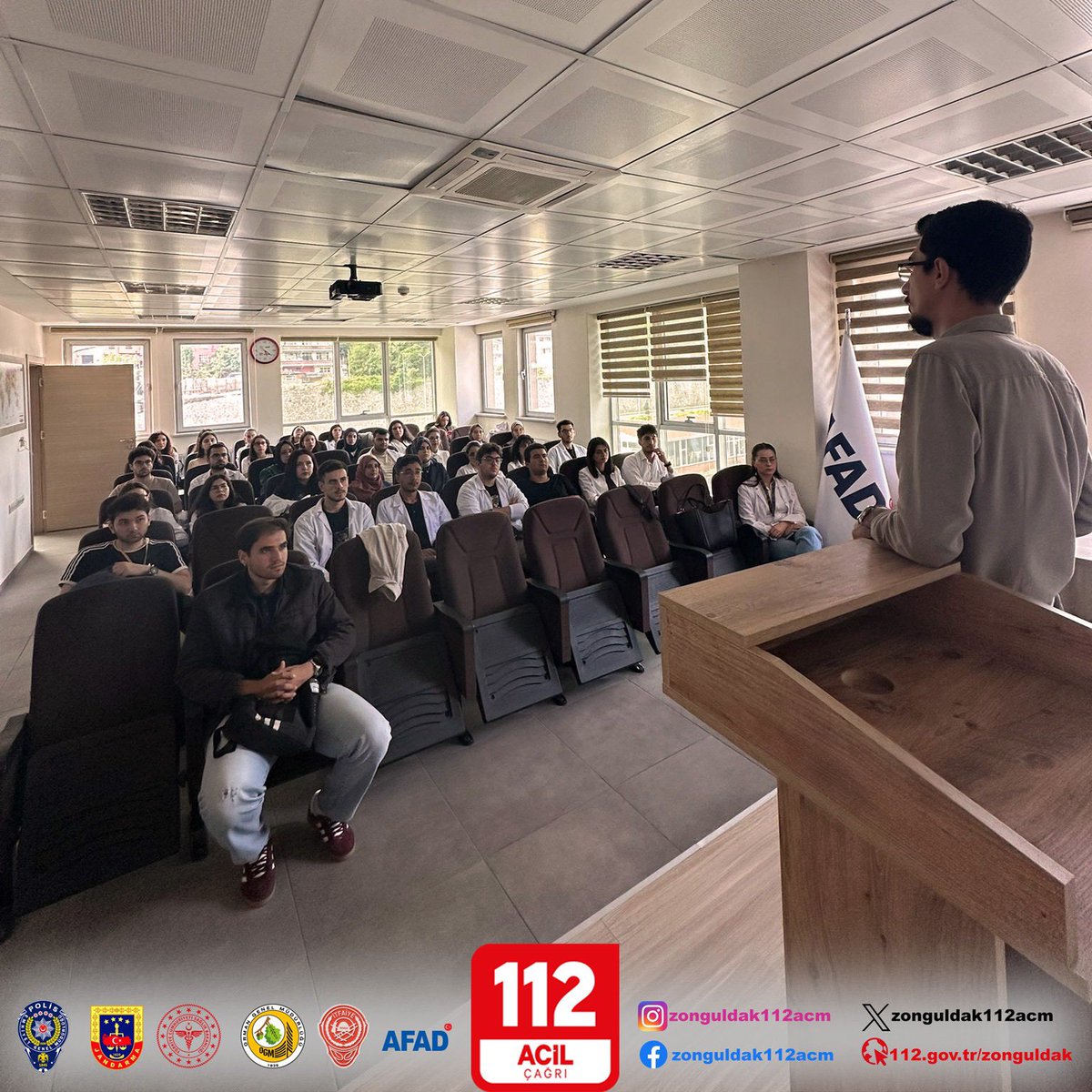 Kurumumuzu ziyaret eden Zonguldak Bülent Ecevit Üniversitesi Tıp Fakültesi öğrencilerine 112 Acil Çağrı Merkezi tanıtımı yapılmıştır.
<a href="/TC_icisleri/">T.C. İçişleri Bakanlığı</a> <a href="/TC_Zonguldak/">Zonguldak Valiliği</a> <a href="/112teknumara/">112 Acil Çağrı Merkezleri</a>