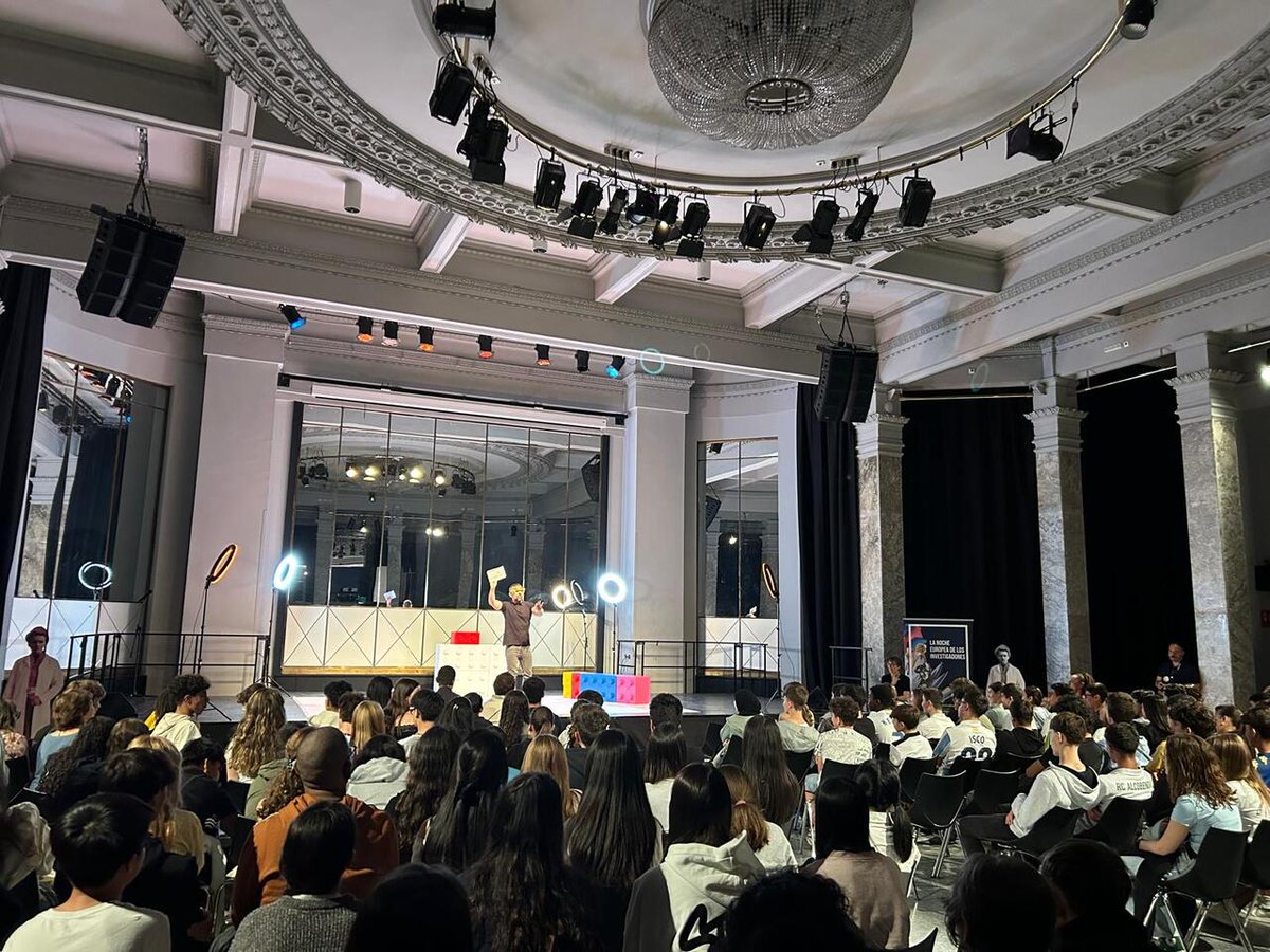 madrimasd's tweet image. 🟢 Estudiantes de distintos centros de Madrid se han transformado en “espect-actores” en una jornada que ha unido ciencia, cultura y participación.

🚀 ¡Continuamos esta tarde con más actividades para seguir aprendiendo y disfrutando!