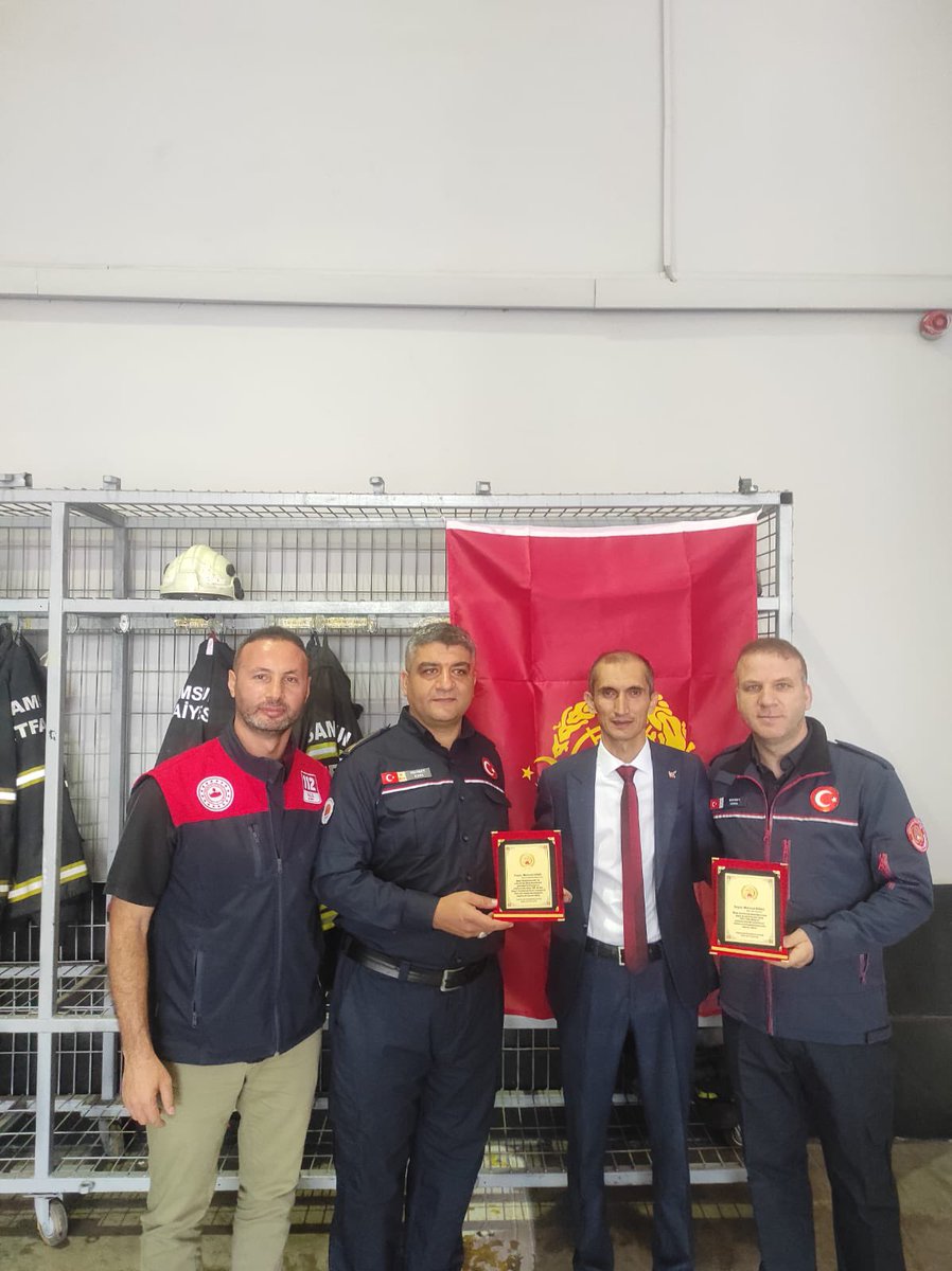 Samsun 112 Acil Çağrı Merkezi (@samsun112acm) on Twitter photo İtfaiye haftası etkinlikleri kapsamında düzenlenen programa kurumumuz adına Müdür V. Ramazan HİMMET katılarak itfaiye haftasını kutlayıp başarılı personellerimize plaket takdim etti.
<a href="/TC_icisleri/">T.C. İçişleri Bakanlığı</a> <a href="/illeridaresi/">İller İdaresi Genel Müdürlüğü</a> <a href="/TCSamsunValilik/">T.C. Samsun Valiliği</a> <a href="/samsunyikob/">samsunyikob</a> <a href="/112teknumara/">112 Acil Çağrı Merkezleri</a>
#Samsun #İtfaiye İtfaiye haftası etkinlikleri kapsamında düzenlenen programa kurumumuz adına Müdür V. Ramazan HİMMET katılarak itfaiye haftasını kutlayıp başarılı personellerimize plaket takdim etti.
<a href="/TC_icisleri/">T.C. İçişleri Bakanlığı</a> <a href="/illeridaresi/">İller İdaresi Genel Müdürlüğü</a> <a href="/TCSamsunValilik/">T.C. Samsun Valiliği</a> <a href="/samsunyikob/">samsunyikob</a> <a href="/112teknumara/">112 Acil Çağrı Merkezleri</a>
#Samsun #İtfaiye