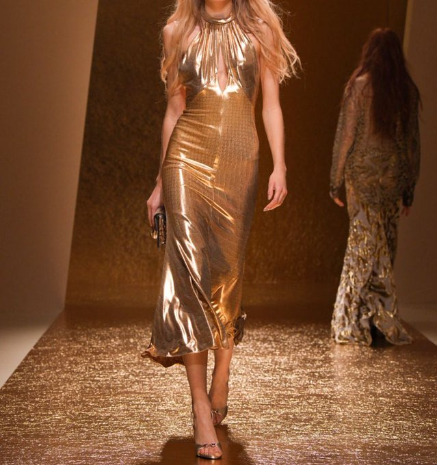 XFashion's tweet image. More from the @Roberto_Cavalli SS26 runway show at Milan Fashion Week 

A thread: